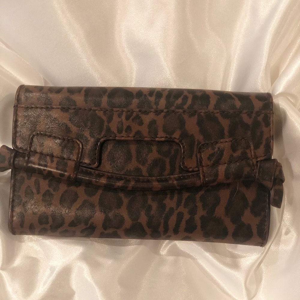 Foley and Corinna clutch + chain